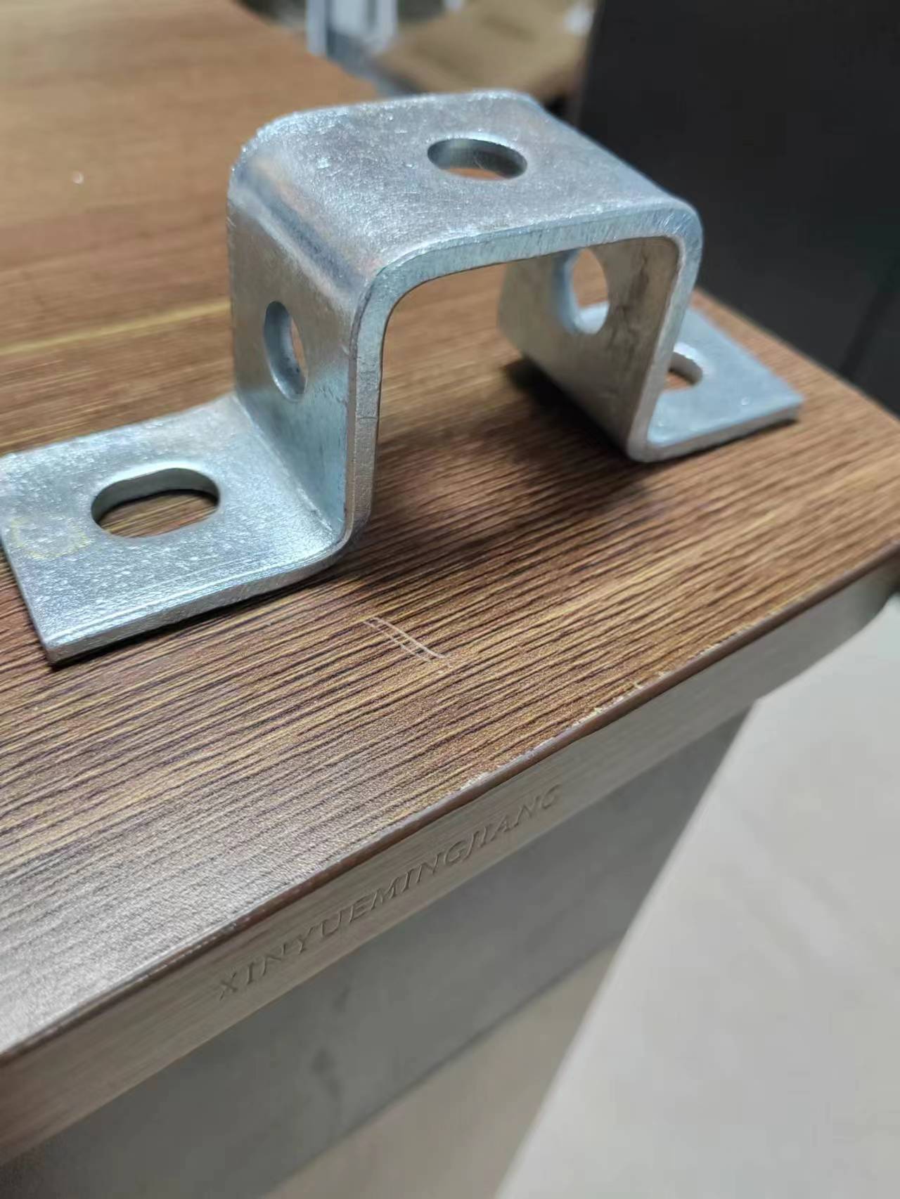 C型鋼連接件 馬鞍卡  抗震支架配件4孔平面L型護(hù)角3孔角碼3孔直板馬鞍卡